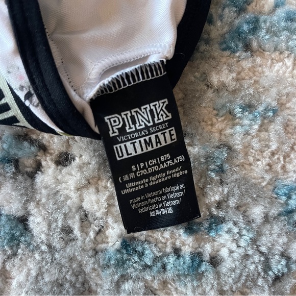 Set of two Victoria Secret Ultimate Sports Bra - Picture 7 of 7